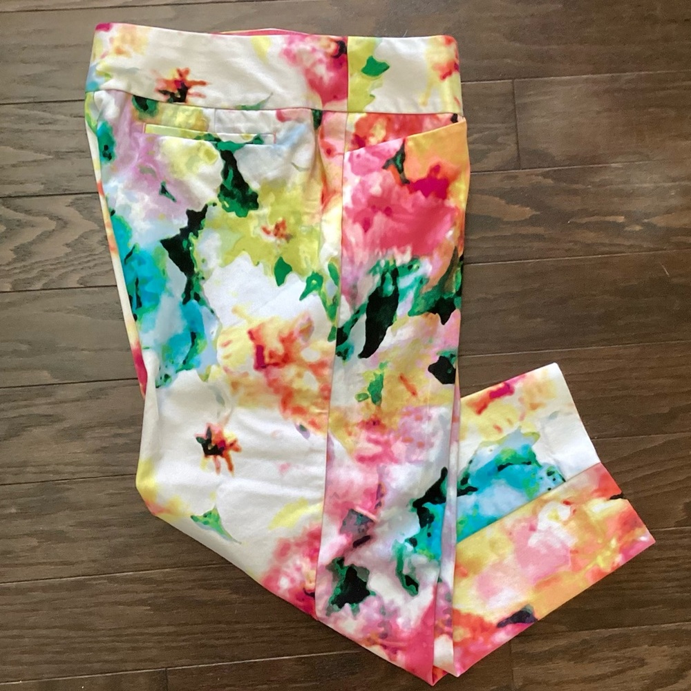 Women’s Worthington Watercolors Capris  Pants. Modern Fit Size 10